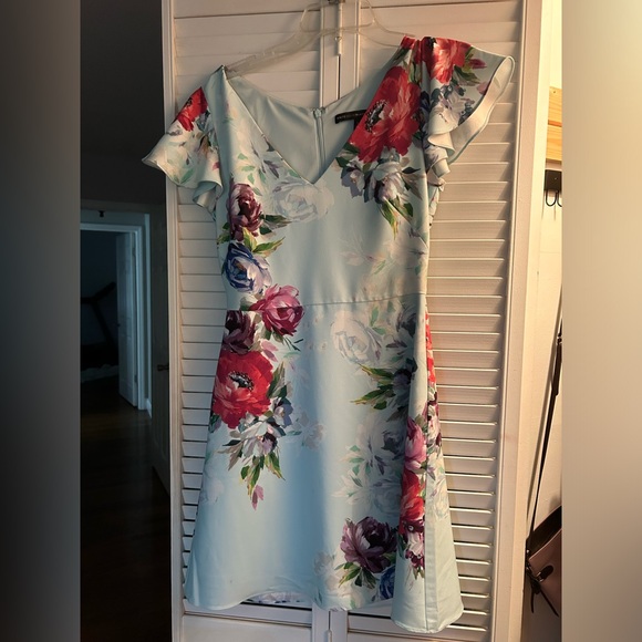 Beautiful blue dress…worn once to a luau. - Picture 1 of 2